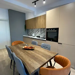 Brand New Apts Located At The City's Main Square-100 Mbs Wifi Appartamento Durrës